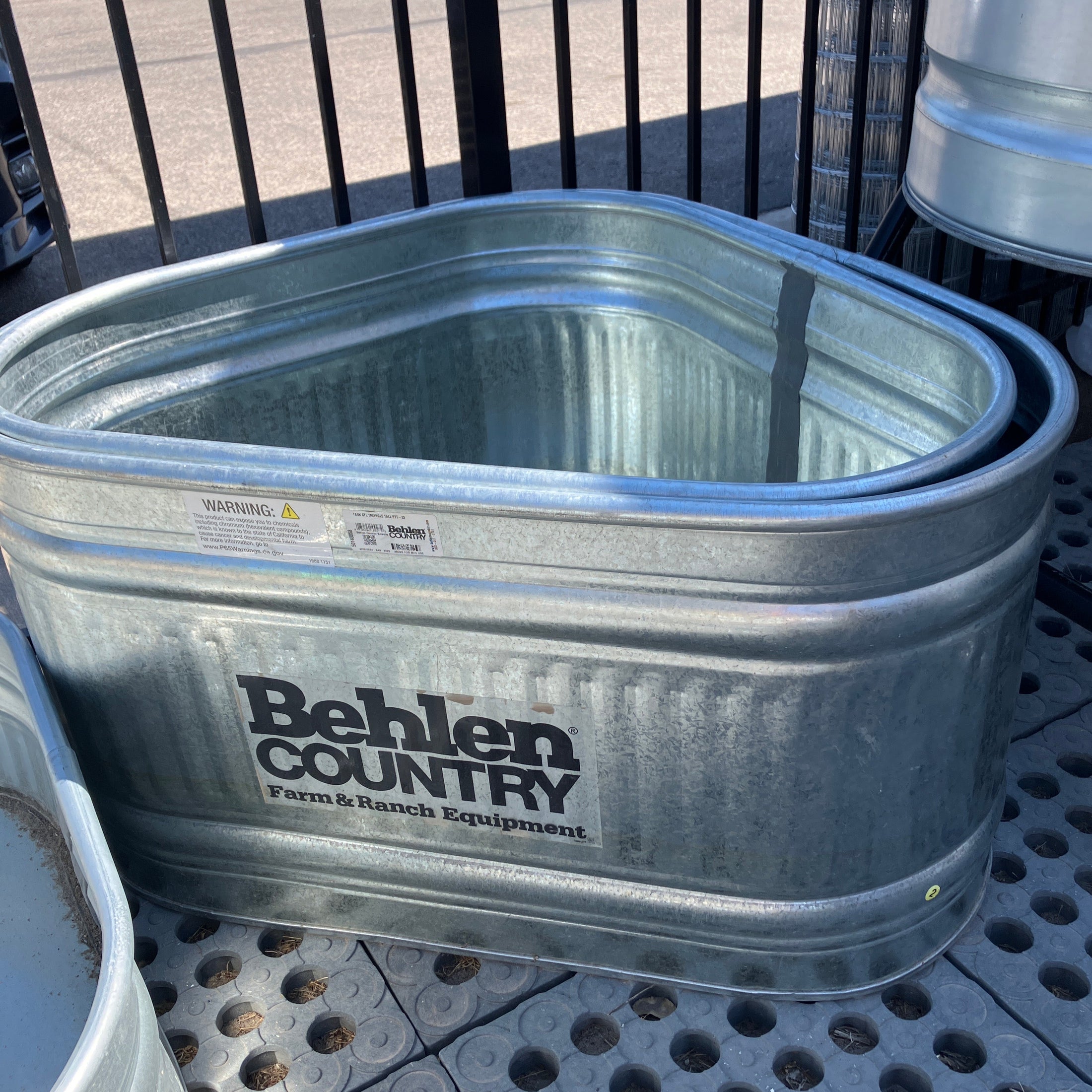 BEH TANK TRIANGLE GALV TANK 40 X 32 X 24 60GAL