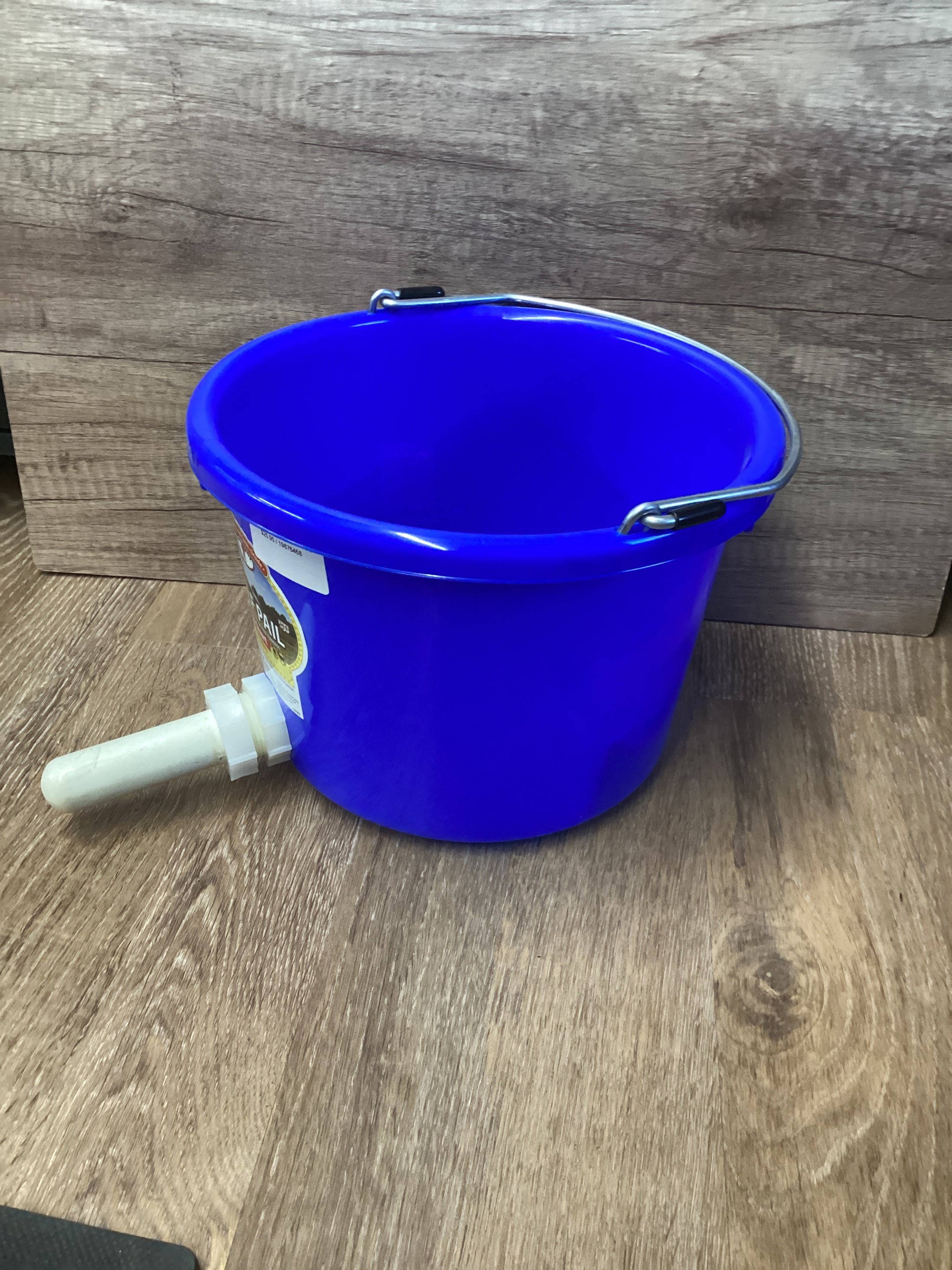 Calf Nursing Pail / Bucket 8QT