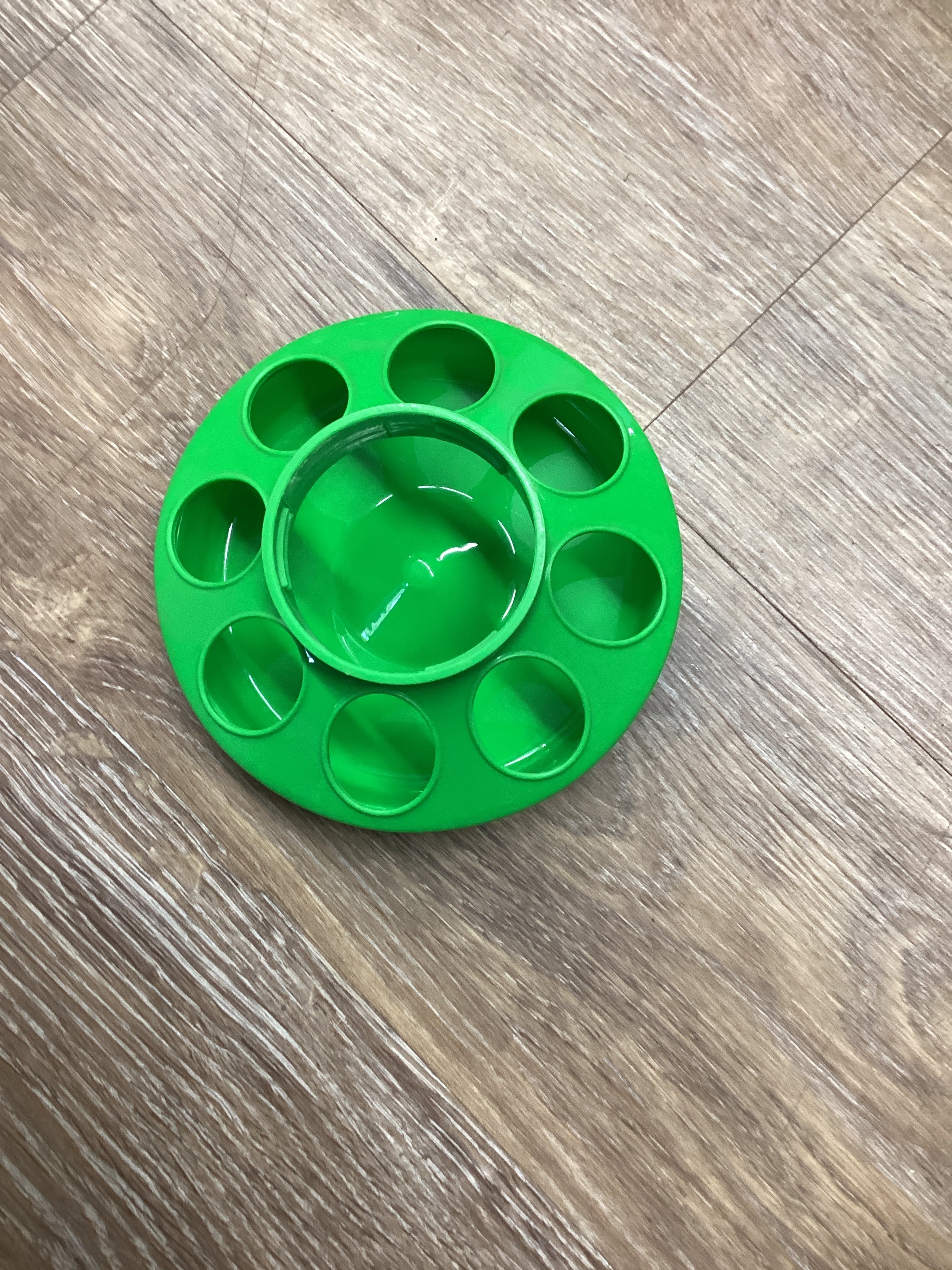 8 Hole Plastic Feed Base GREEN