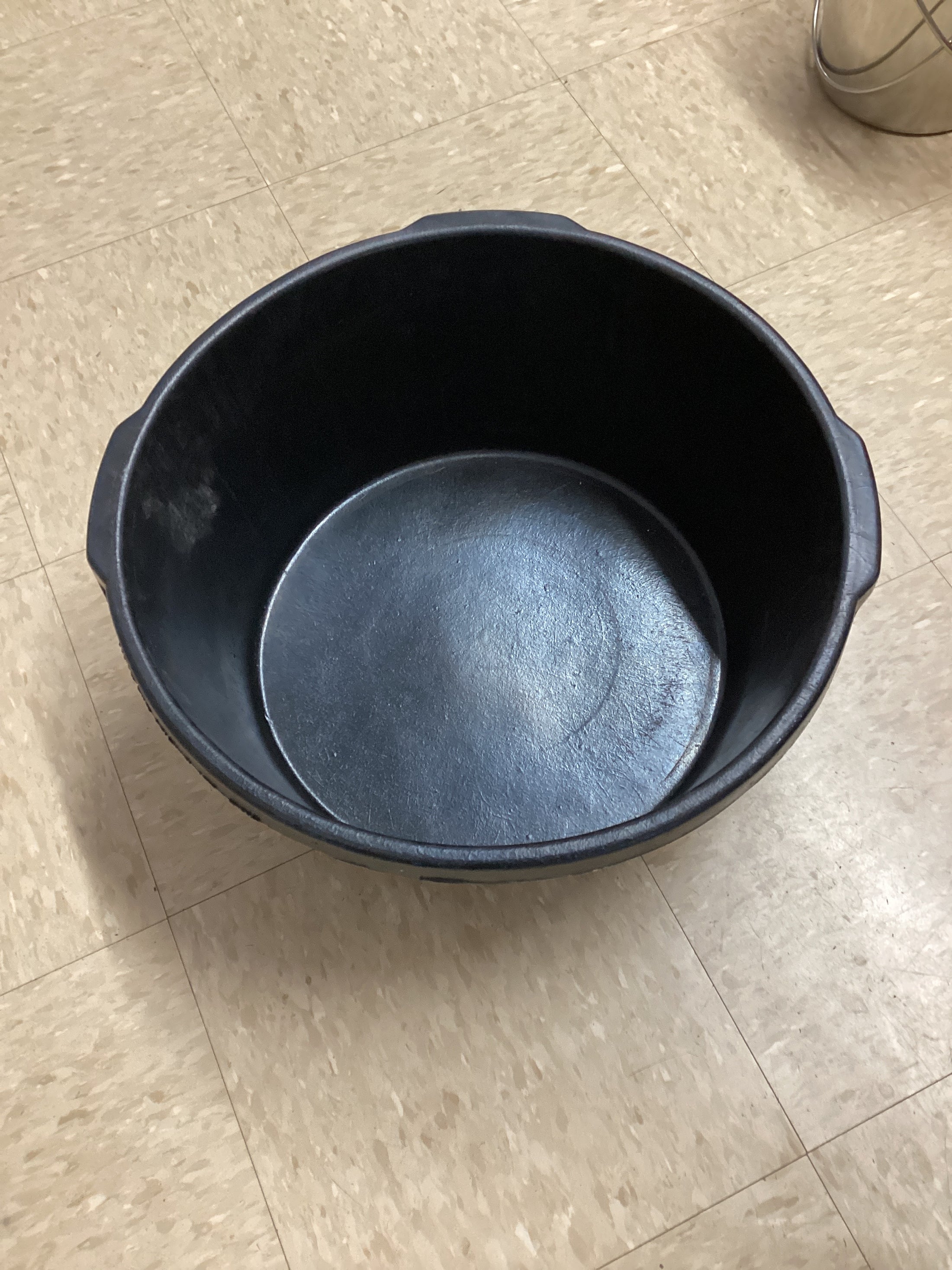 6.5 Gallon Rubber Feed Pan-BUCKETS