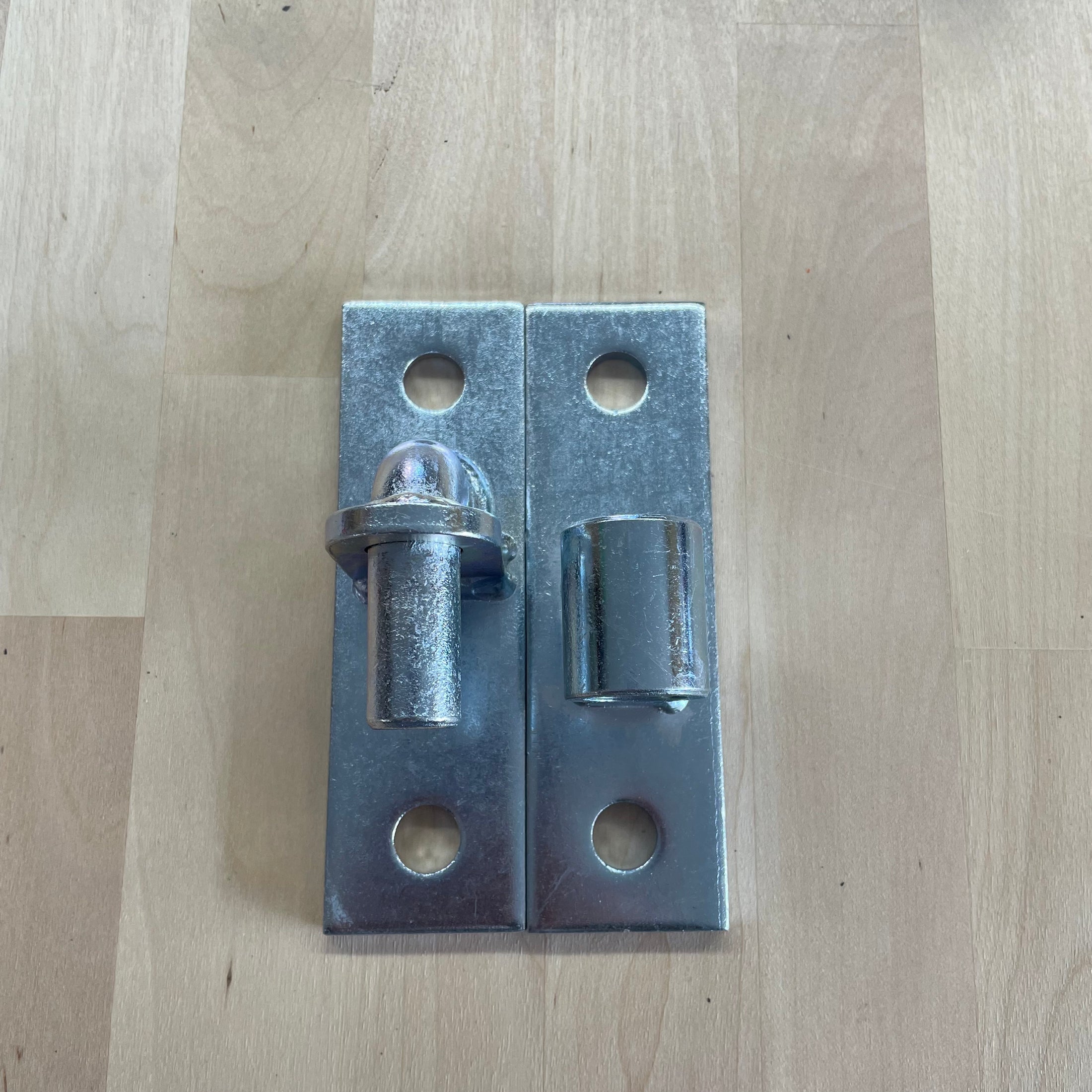 WALL MOUNT GATE HINGES WITH 5/8 HINGE PIN, SET