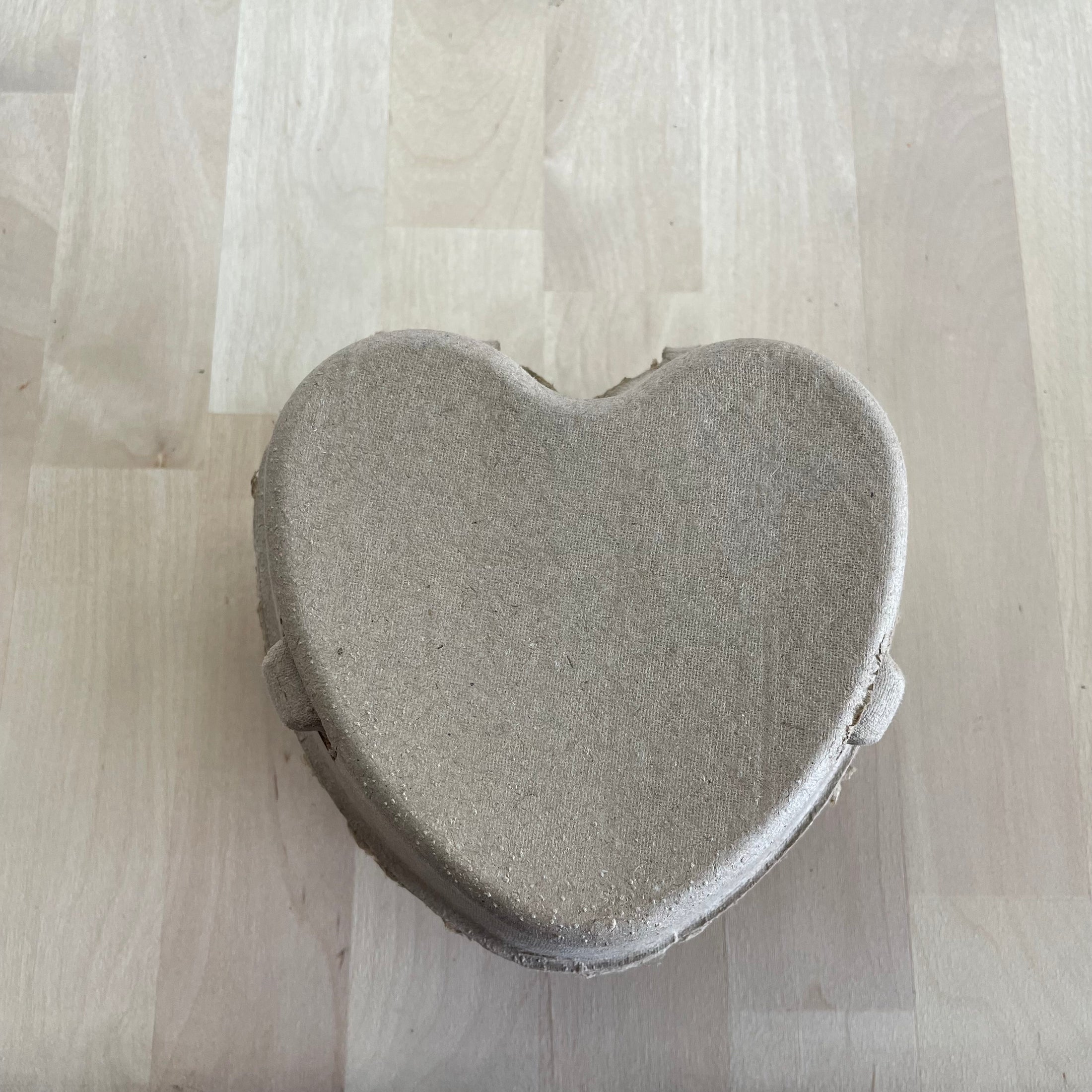 EGG CARTON: HEART, 3 EGGS
