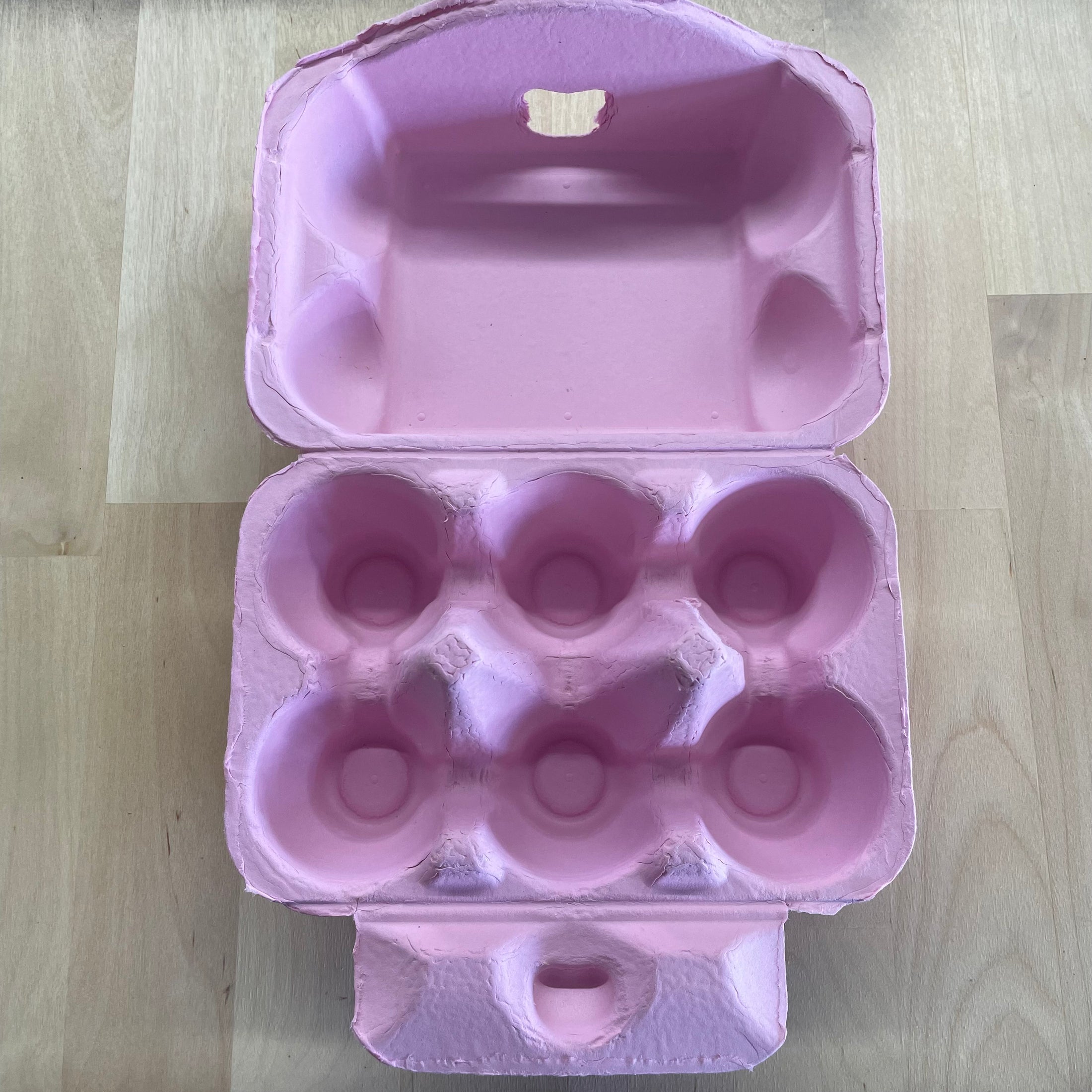 EGG CARTON: HALF DOZEN, PASTEL, 6 EGGS