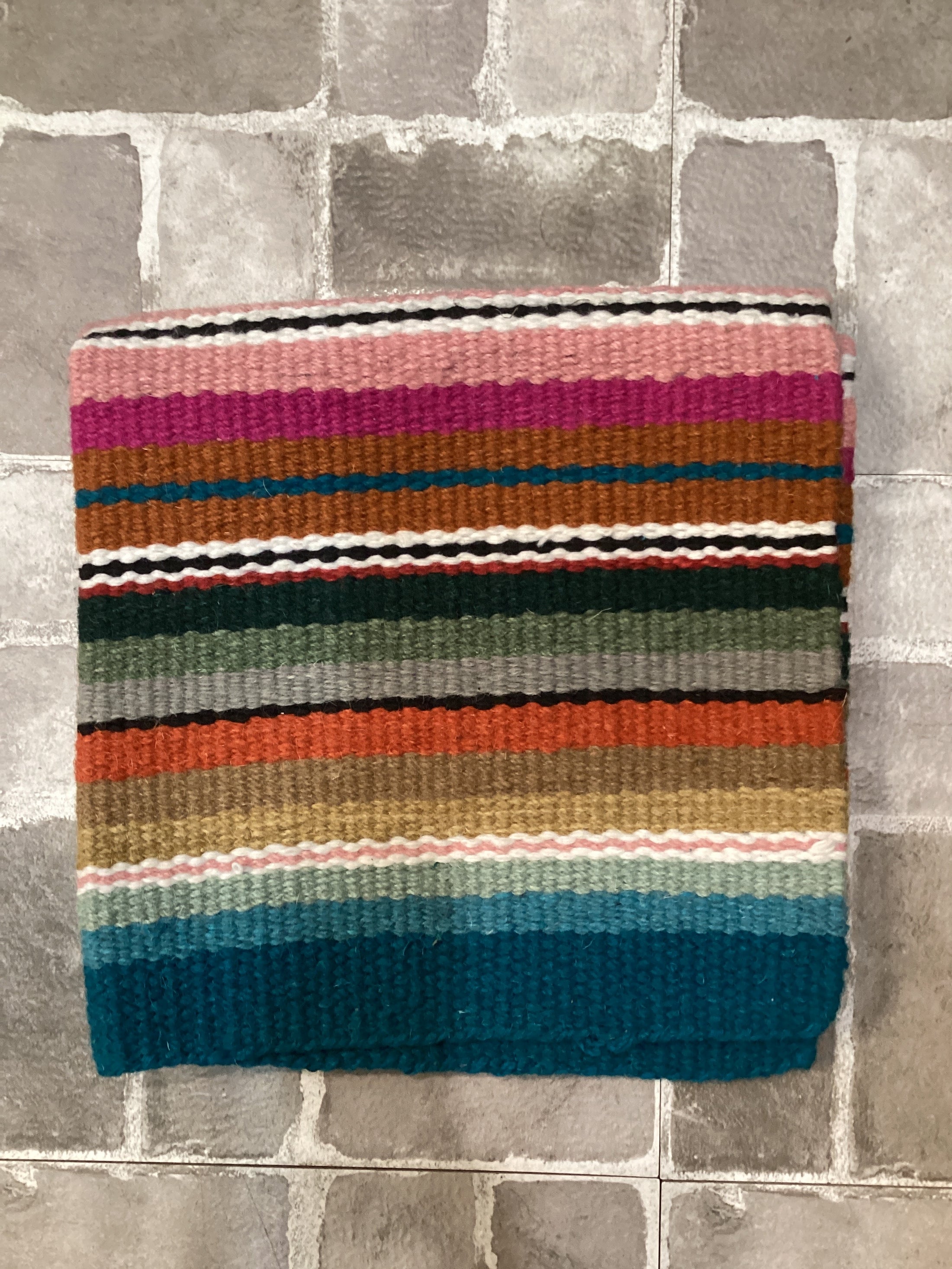 PONY PAD 24 X 24 SERAPE