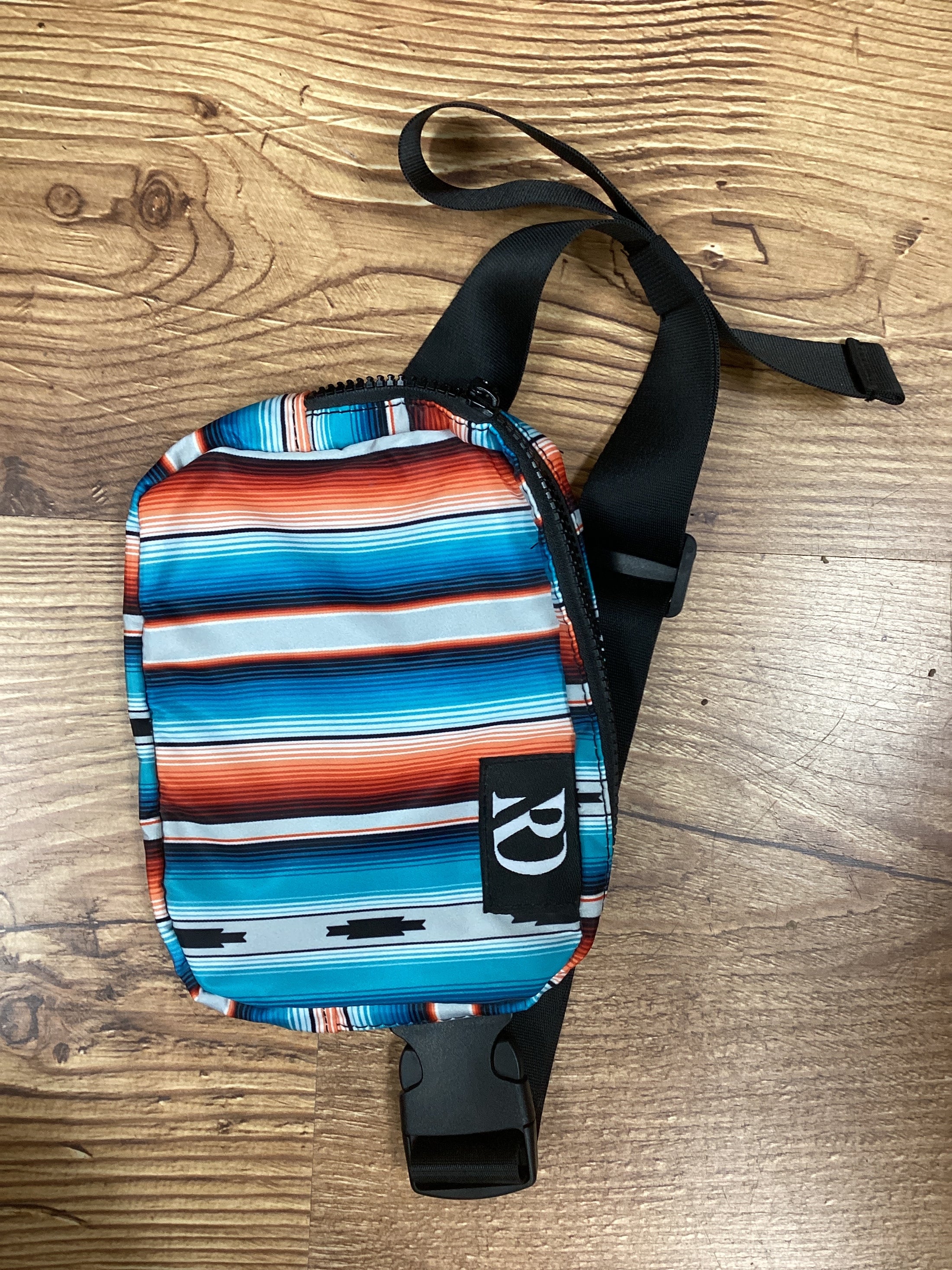 CROSSBODY: TEAL SERAPE