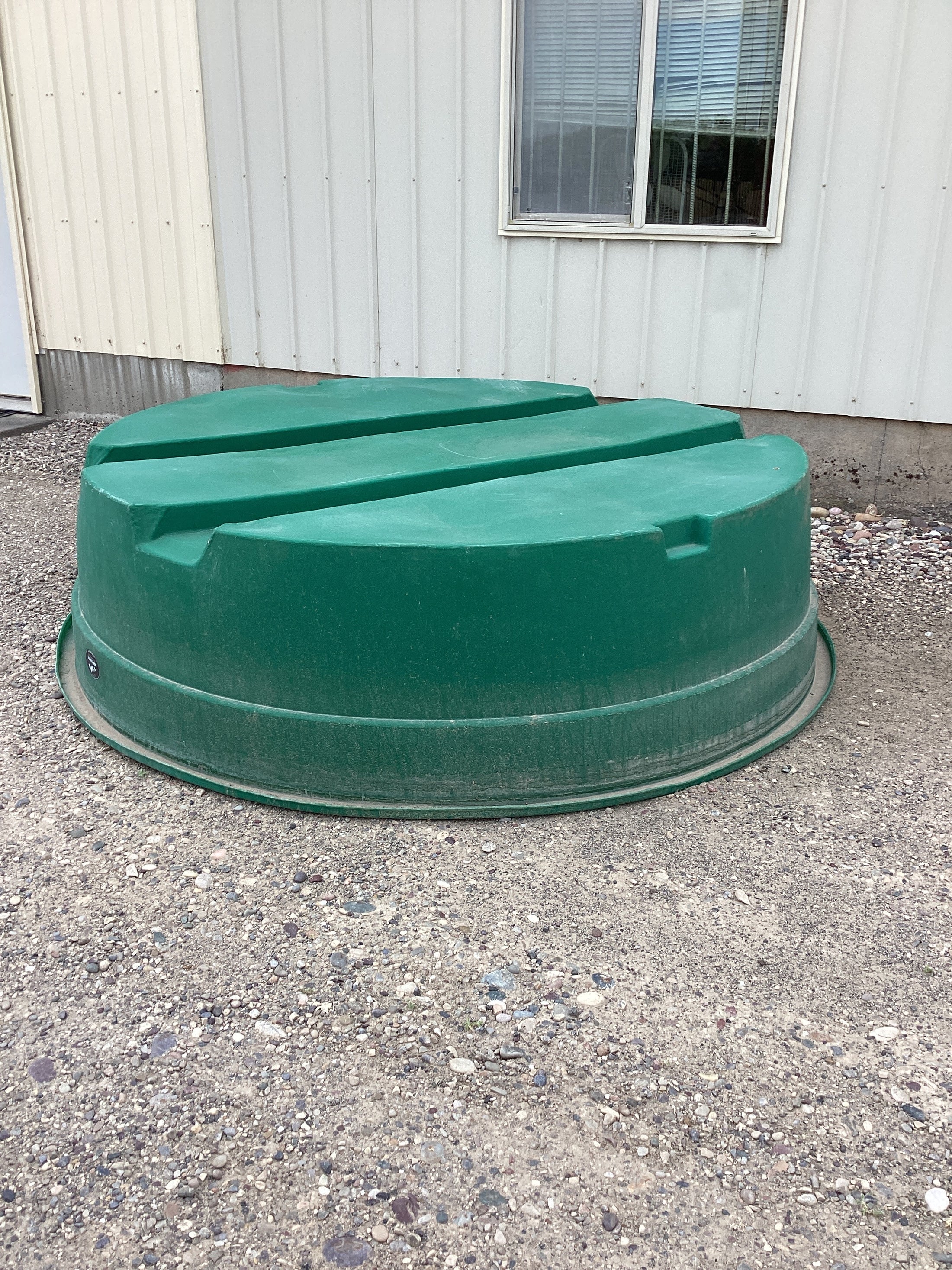 CLEARANCE 700 Gallon Water Tank-700 Gallon